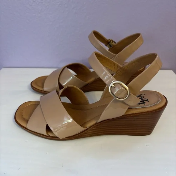 Sofft Women's Tan Wedge Sandals - Picture 4 of 7